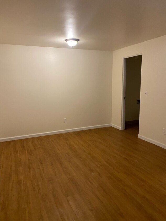 Interior Photo - Crown Colony