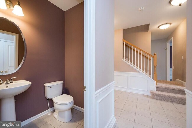 Building Photo - 311 Elmhurst Dr