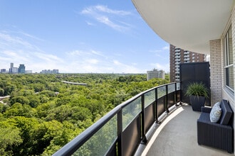Building Photo - Viewpoint Towers