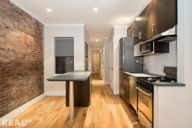 Building Photo - 515 West 47th Street
