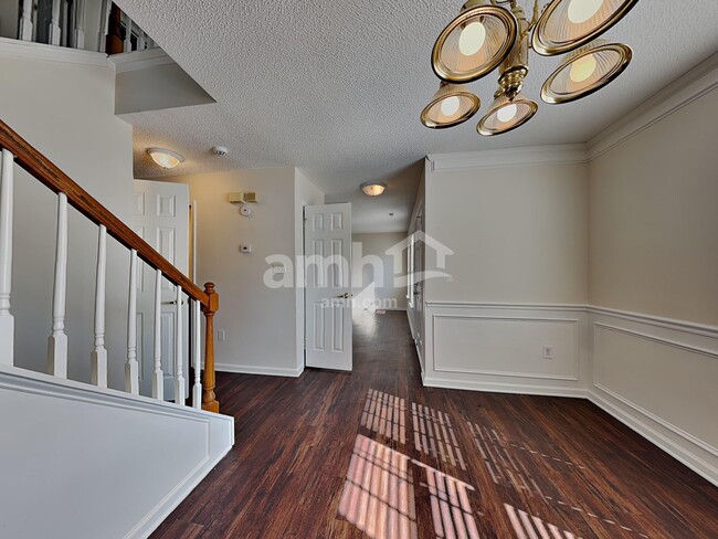 Building Photo - 10126 Illoria Dr