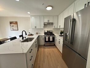 Building Photo - 8823 Holly Dr