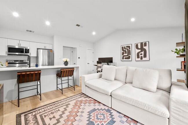 Foto del edificio - 1213 Hollow Creek Dr