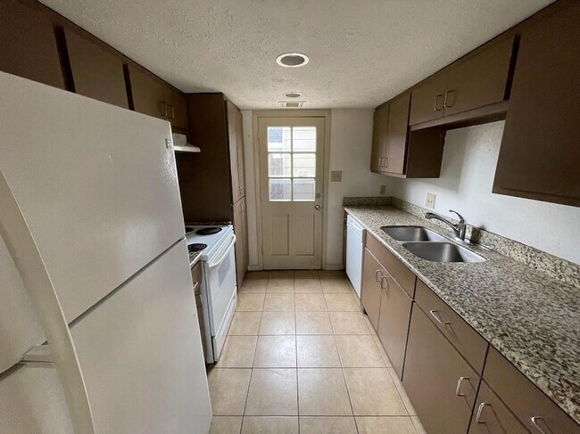 Foto del edificio - 7358 Crownwest St