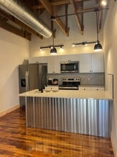 Building Photo - 372 North St