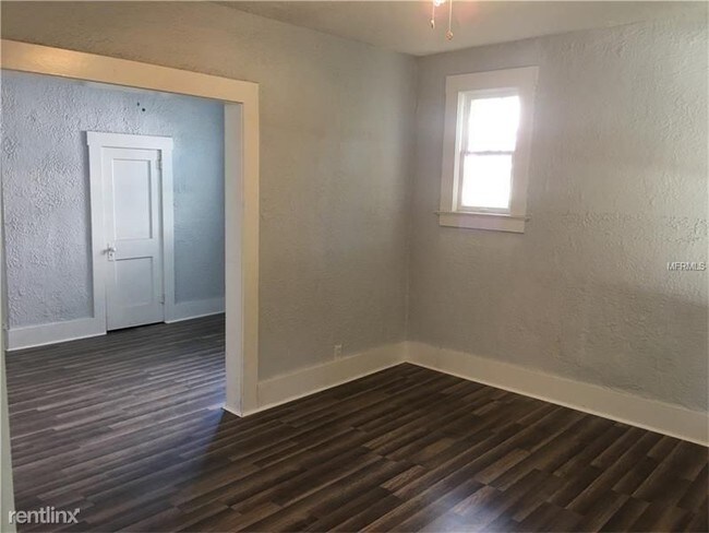 Foto del edificio - 2406 Delaney Ave