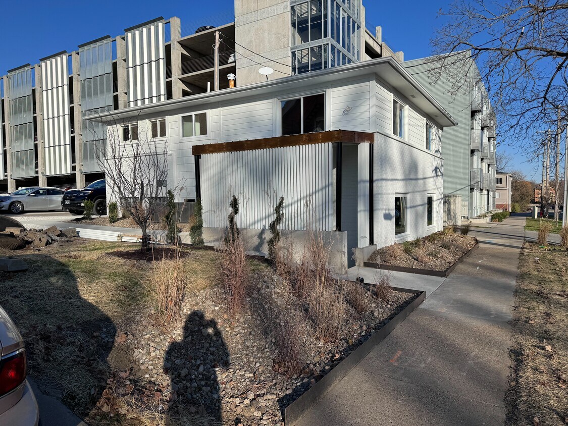 Primary Photo - 114 E Prentiss St