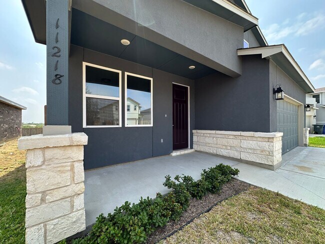 Foto del edificio - Newly constructed 4bd Home in Villas San A...