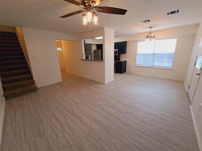 Foto del edificio - 6703 Hill Oaks Dr