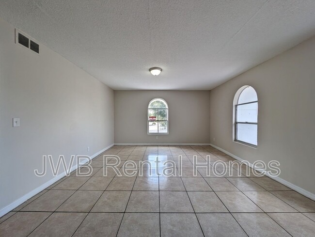 Building Photo - 7201 Arlington Expy