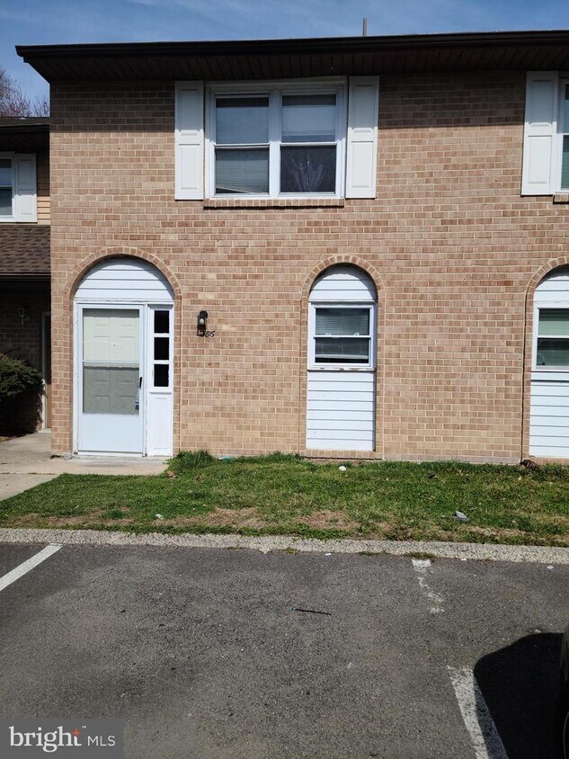 286 Via Cascata Dr, Clementon, NJ 08021 Townhome Rentals in Clementon NJ