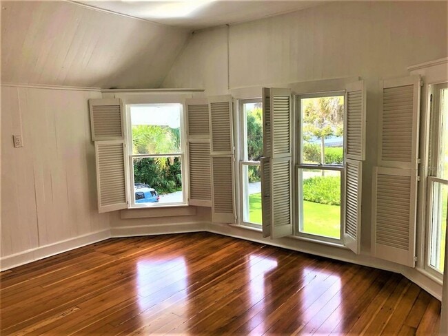 Foto del edificio - 835 Victoria Dr