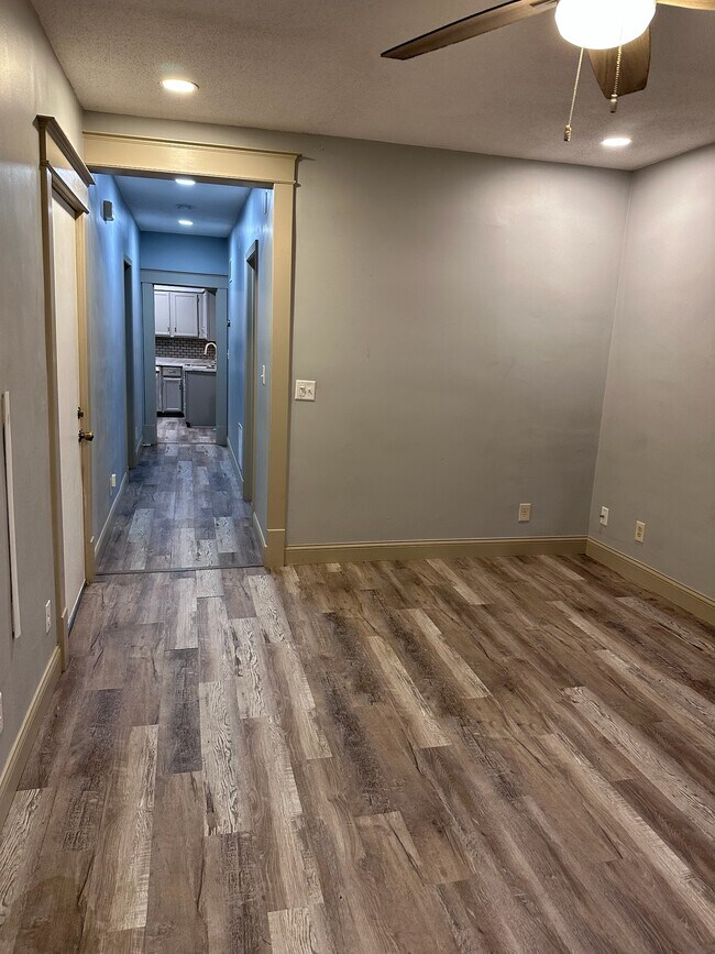 Sala de estar - 734 Sims Ave