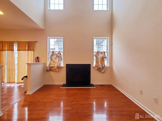 Building Photo - 202 Alder Ct