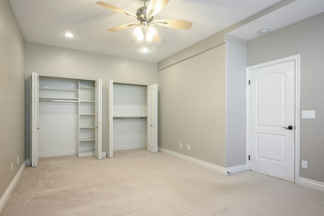 Building Photo - 217 S Irena Ave