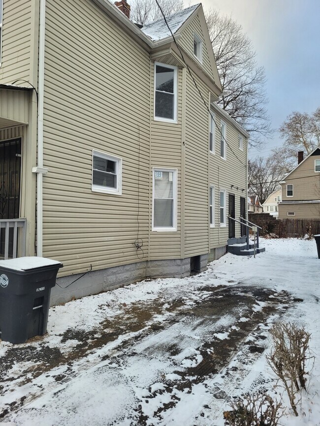 Foto del edificio - 10117 Hampden Ave