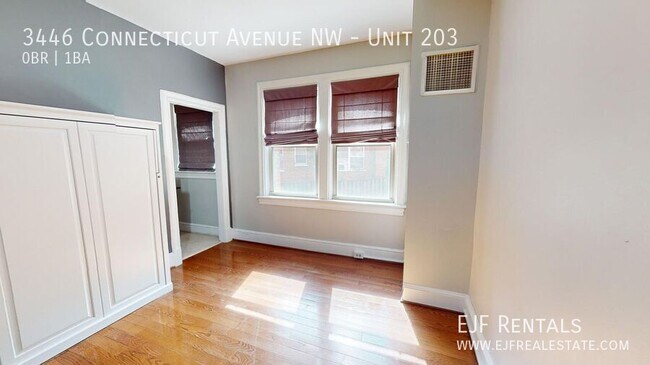 Foto del edificio - Lovely Studio Apartment in the HEART of Cl...