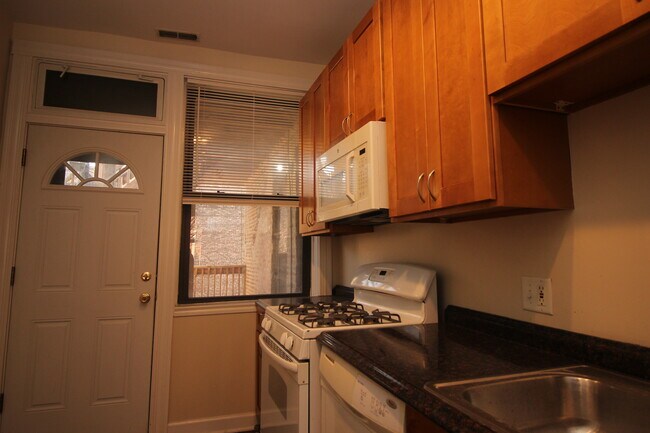 Building Photo - 1165 E 52nd St