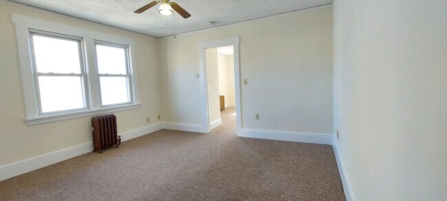 Sala de estar - 1595 Center Ave