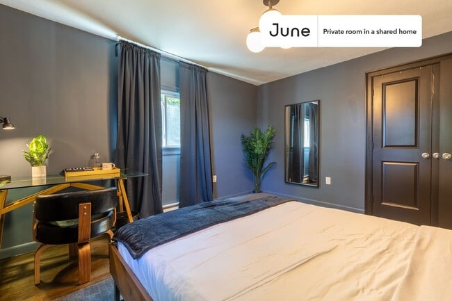 Building Photo - Room in Shared 6 bed/4 bath home in Brighton
