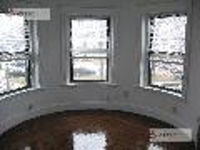 Foto del edificio - BU Housing - 4Bed 1.5Bath in Brookline   (H&HW Included - Parking Available)