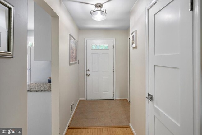 Foto del edificio - 7433 Hatherleigh Ct