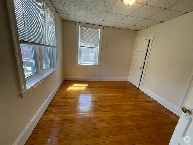 Building Photo - 16 Lynde St