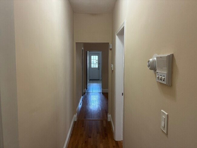 Building Photo - 71 W Selden St