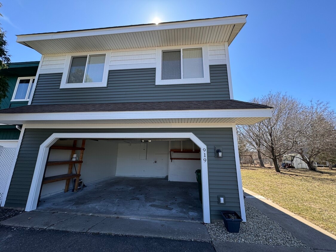 Primary Photo - 919 Welter Rd SE