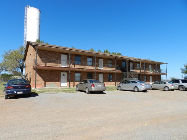 Front view of Apartment building - 505 NW Oak Ave