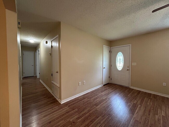 Foto del edificio - 6113 Magnolia Ln N