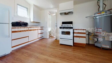 Building Photo - 554 Lighthouse Ave