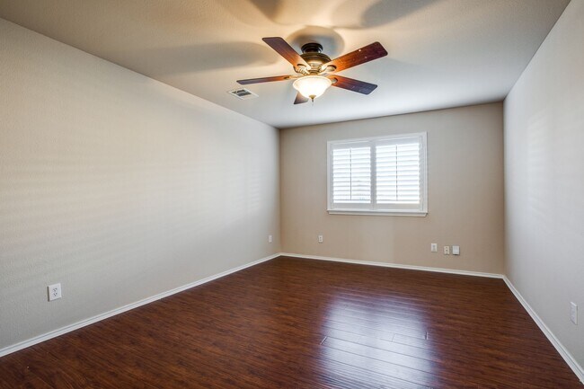 Foto del edificio - 4 Bedroom/2.5 Bath Wildhorse Subdivision