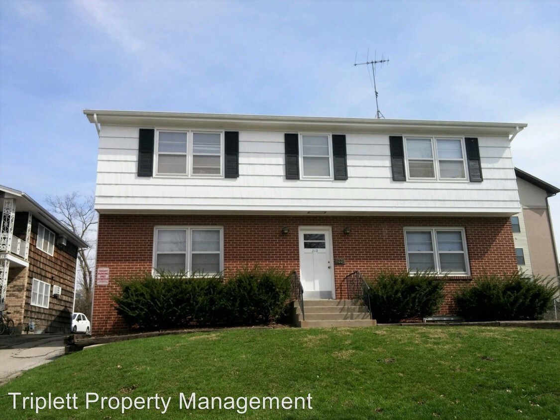 Primary Photo - 210 Campus Ave