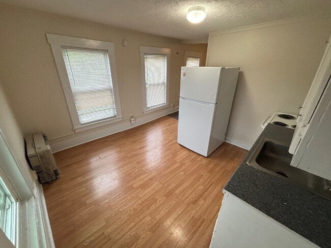 Building Photo - Cozy & Affordable 1BR Apartment with Heat Included – Convenient Sanford Location!