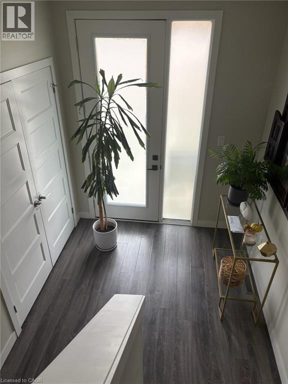 Photo du bâtiment - 902 W Village Square