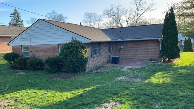 Foto del edificio - 3043 Regent St