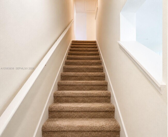 Foto del edificio - 1081 Blue Jay Dr
