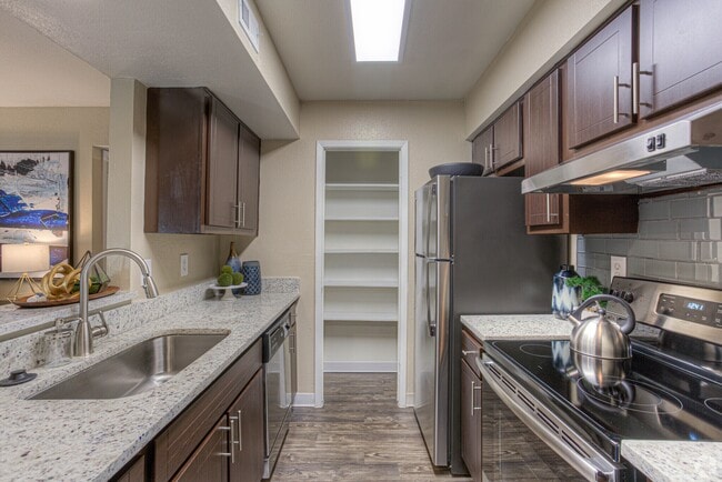 Comfort Meets Style | Ask About Move-In Sp... - Comfort Meets Style | Ask About Move-In Sp... Apartment