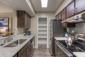 Building Photo - 2701 Briarpark Dr