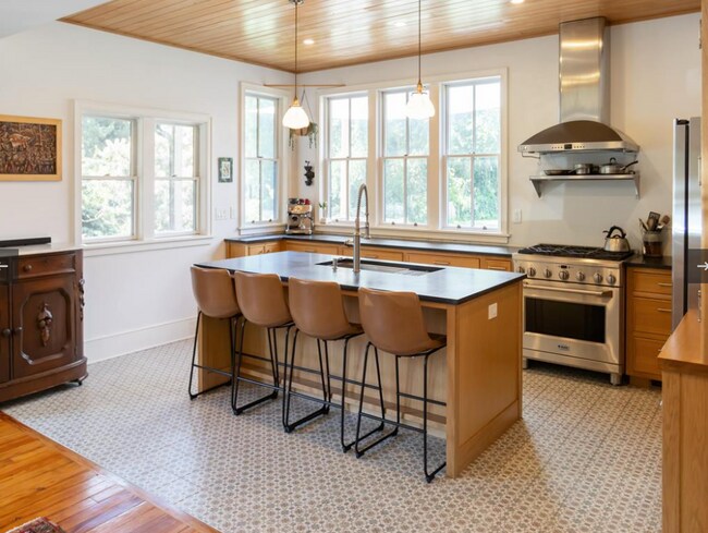 Foto del edificio - 1012 Seashore Rd