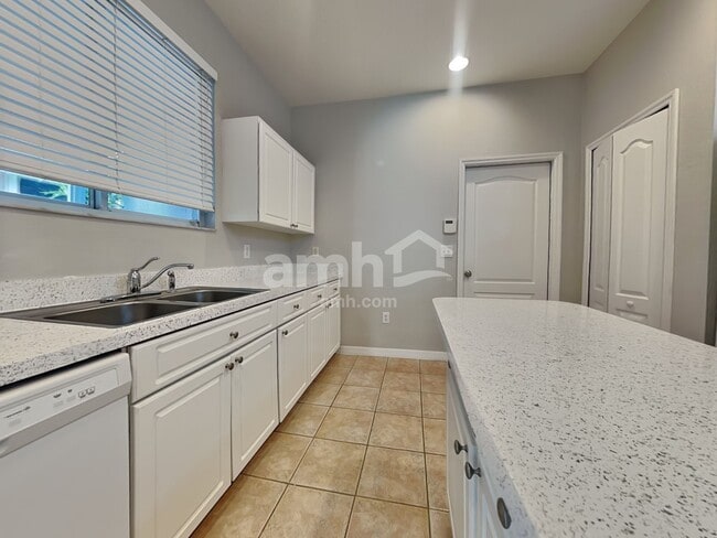 Building Photo - 9103 Crystal Commons Way