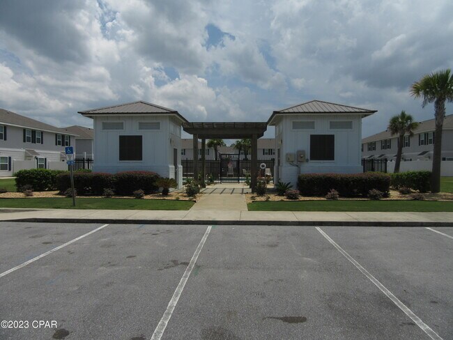 Foto del edificio - 5716 Callaway Cir