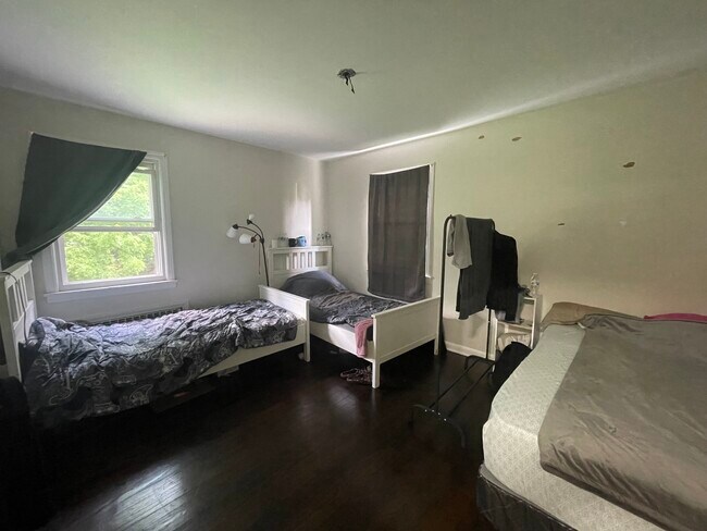Foto del edificio - 1065 Sayre Rd