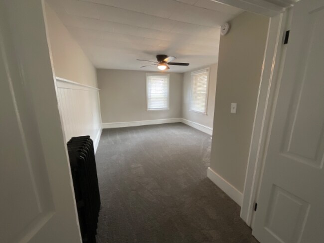 Building Photo - 28 E Schaaf Rd