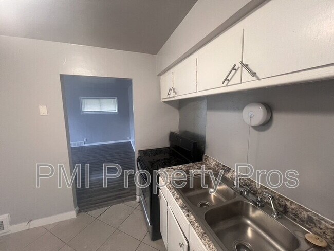 Foto del edificio - 5658 N 61st St