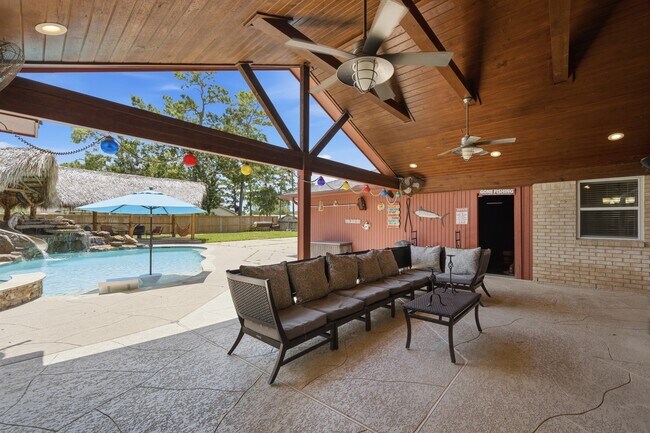 Building Photo - 2607 Brom-Bones Dr