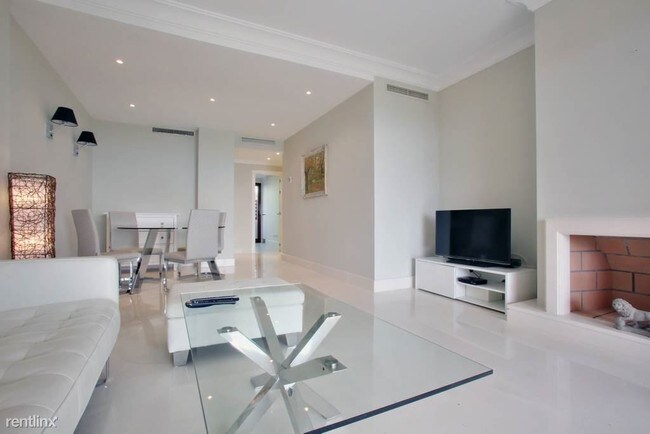 Foto del edificio - 270 Palisades Beach Rd