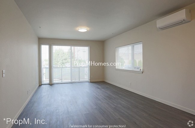 Interior Photo - The Hollywood 8