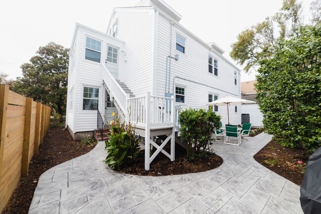 Building Photo - COMPLETELY RENOVATED 5BR/2.5BA with Office...